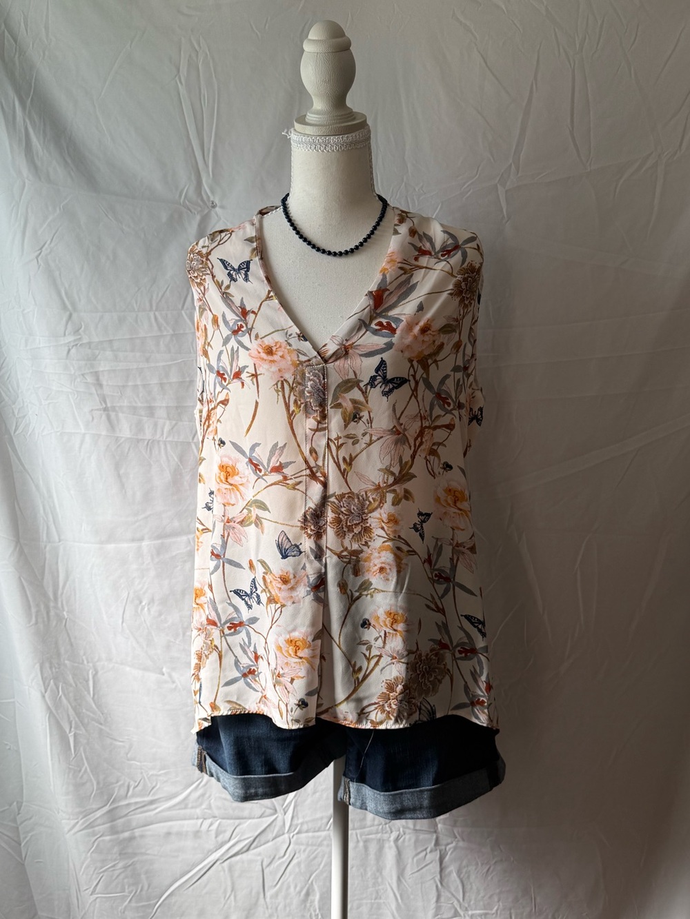 Rose & Olive Cream Floral V-Neck Sleeveless Camisole